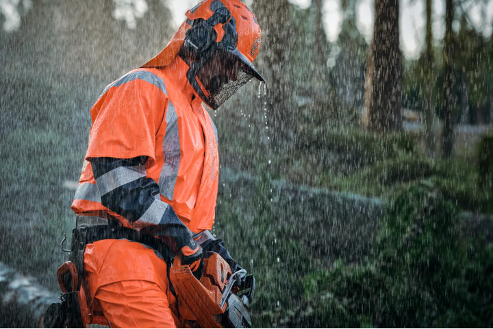 Купити Штани від дощу Functional High Viz (5976629-42). Офіційний магазин Хускварна Україна, фірмова гарантія з доставкою по Украіні