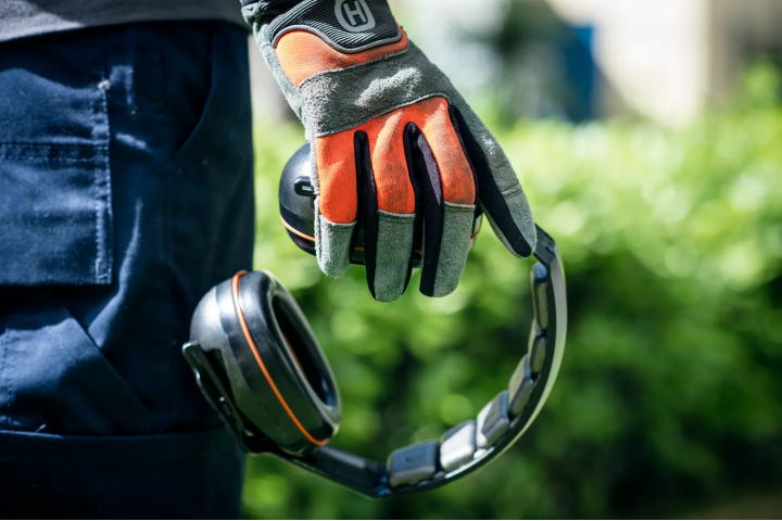 Купити Захисні навушники Husqvarna (5056653-04). Офіційний магазин Хускварна Україна, фірмова гарантія з доставкою по Украіні