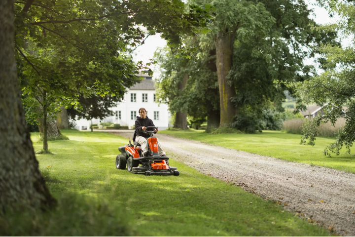 Купити Райдер акумуляторний Husqvarna R 200iX (9706499-01). Офіційний магазин Хускварна Україна, фірмова гарантія з доставкою по Украіні