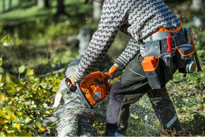 Купити Бензопила Husqvarna 450S (9707026-15). Офіційний магазин Хускварна Україна, фірмова гарантія з доставкою по Украіні