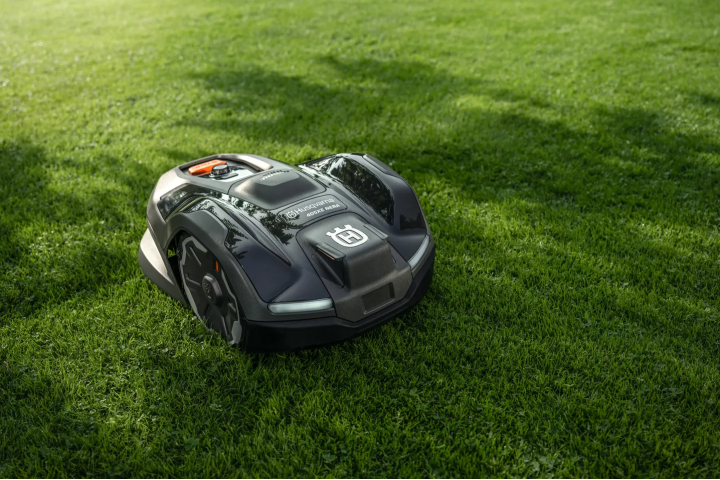 Купить Газонокосилка-робот Husqvarna AM 405XE NERA с системой EPOS (9707741-55). Официальный магазин Хускварна Украина, фирменная гарантия с доставкой по Украине.