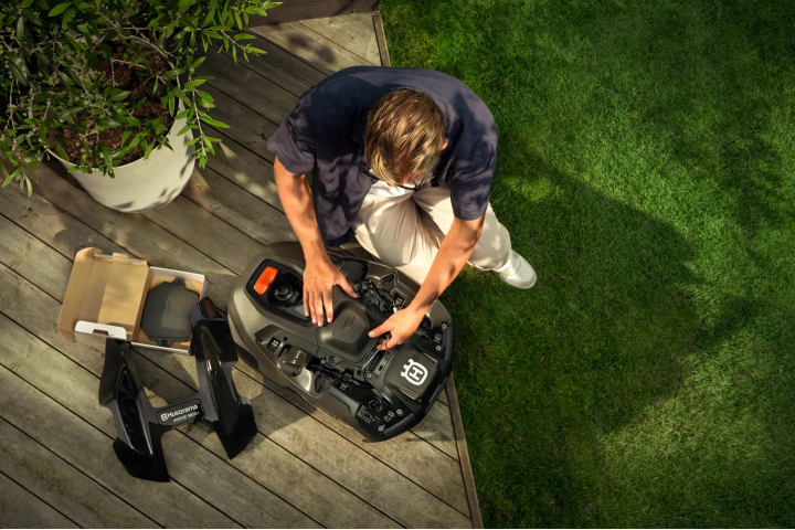 Купить Газонокосилка-робот Husqvarna AM 405XE NERA с системой EPOS (9707741-55). Официальный магазин Хускварна Украина, фирменная гарантия с доставкой по Украине.
