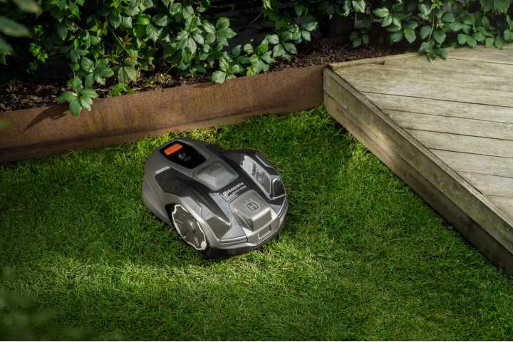 Купить Газонокосилка-робот Husqvarna AM 405XE NERA с системой EPOS (9707741-55). Официальный магазин Хускварна Украина, фирменная гарантия с доставкой по Украине.