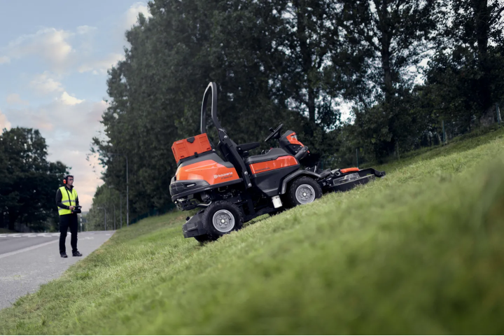 Купити Райдер Husqvarna P 524XR EFI (9706017-01). Офіційний магазин Хускварна Україна, фірмова гарантія з доставкою по Украіні
