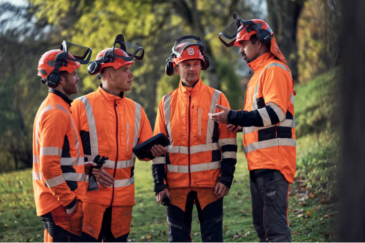 Купити Захисні навушники для шолома Husqvarna Functional, Arborist Spire Vent (5056653-25). Офіційний магазин Хускварна Україна, фірмова гарантія з доставкою по Украіні