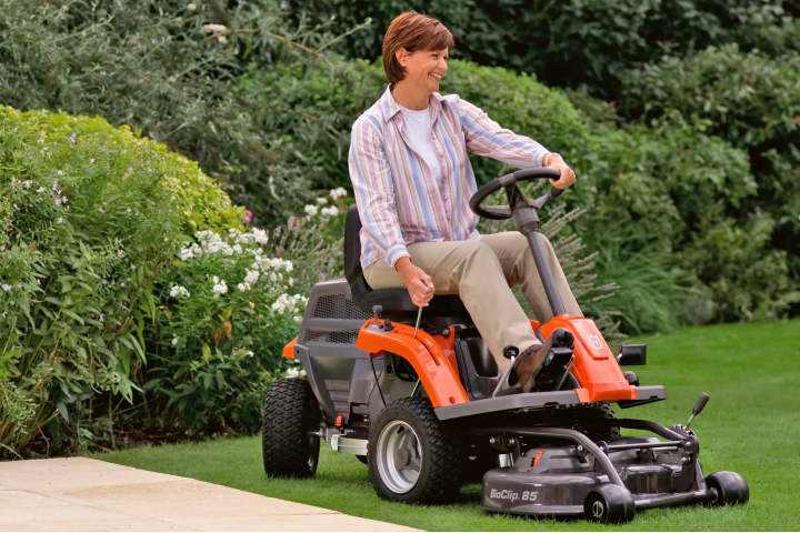 Купити Райдер Husqvarna R 112C (9671784-02). Офіційний магазин Хускварна Україна, фірмова гарантія з доставкою по Украіні