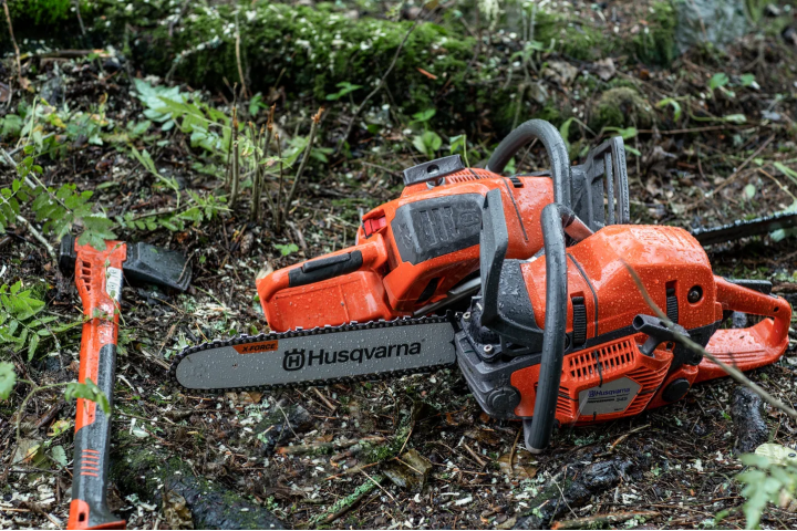 Купити Професійна Бензопила Husqvarna 545 II (9676906-35). Офіційний магазин Хускварна Україна, фірмова гарантія з доставкою по Украіні