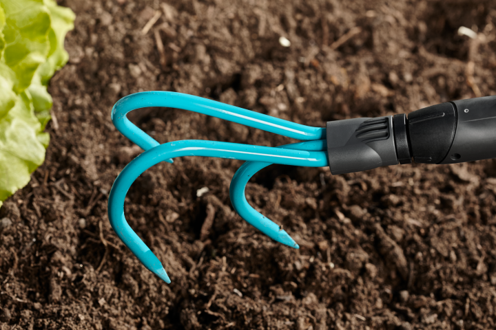 Купити Розпушувач Gardena Combisystem сталевий, 9 см, 3 зубця (03166-20.000.00). Офіційний магазин Хускварна Україна, фірмова гарантія з доставкою по Украіні
