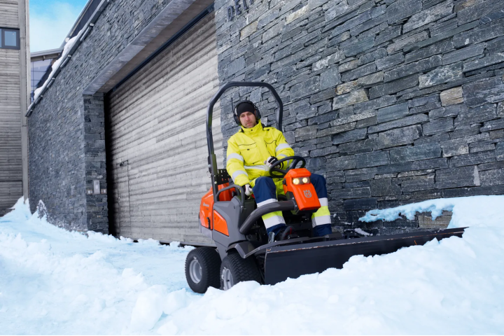 Купить Отвал снежный Husqvarna 140см без накладок (5927551-01). Официальный магазин Хускварна Украина, фирменная гарантия с доставкой по Украине.