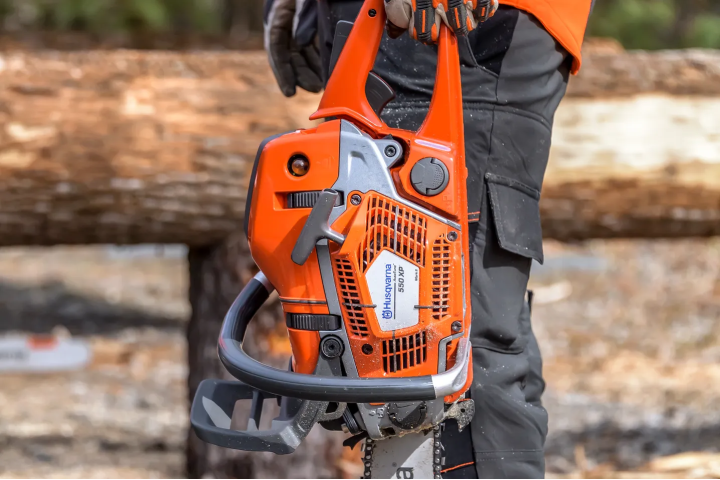 Купити Бензопила Husqvarna 550XP II (9676908-35). Офіційний магазин Хускварна Україна, фірмова гарантія з доставкою по Украіні