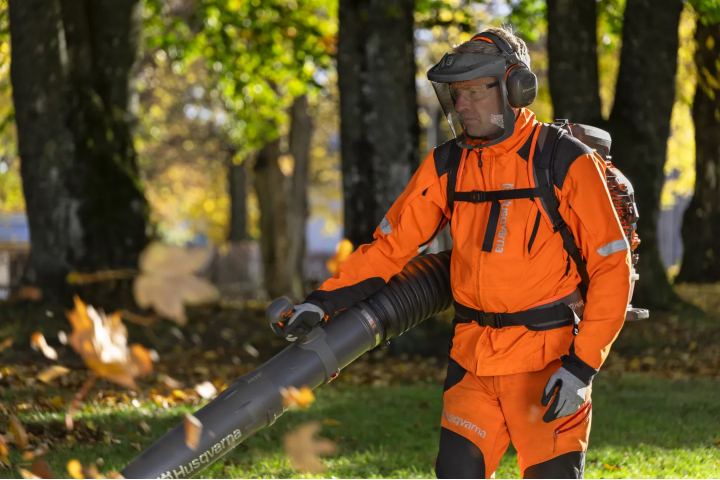 Купити Захисна маска + кріплення до навушників Husqvarna, сітка металева (5488900-01). Офіційний магазин Хускварна Україна, фірмова гарантія з доставкою по Украіні