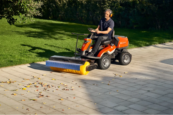 Купити Райдер Husqvarna R 316TX AWD (9705428-01). Офіційний магазин Хускварна Україна, фірмова гарантія з доставкою по Украіні