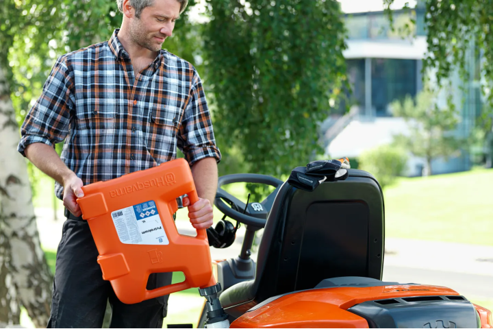 Купити Каністра для палива Husqvarna, 15 літрів (5807545-01). Офіційний магазин Хускварна Україна, фірмова гарантія з доставкою по Украіні