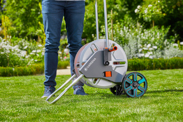 Купити Візок для шланга GARDENA AquaRoll M Metal (18540-20.000.00). Офіційний магазин Хускварна Україна, фірмова гарантія з доставкою по Украіні