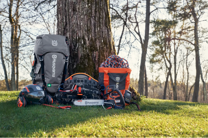 Купити Рюкзак для спорядження арбориста Husqvarna 70 л (5341018-01). Офіційний магазин Хускварна Україна, фірмова гарантія з доставкою по Украіні