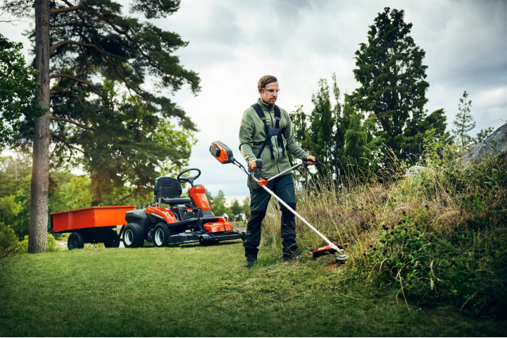 Купити Акумуляторна травокосарка Husqvarna 325iR 800W (9705669-01). Офіційний магазин Хускварна Україна, фірмова гарантія з доставкою по Украіні