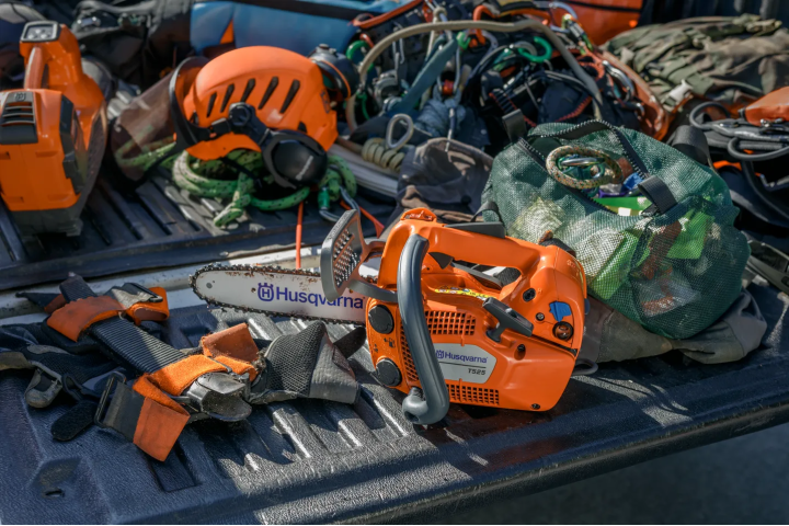 Купить Бензопила Husqvarna T525 (9707375-10). Официальный магазин Хускварна Украина, фирменная гарантия с доставкой по Украине.