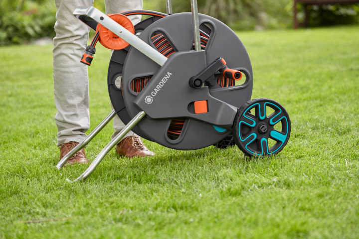 Купити Візок для шланга GARDENA AquaRoll L Easy (18520-20.000.00). Офіційний магазин Хускварна Україна, фірмова гарантія з доставкою по Украіні