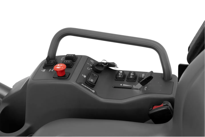 Купити Ручка Husqvarna до райдерів P 524-ї серії (5389419-01). Офіційний магазин Хускварна Україна, фірмова гарантія з доставкою по Украіні