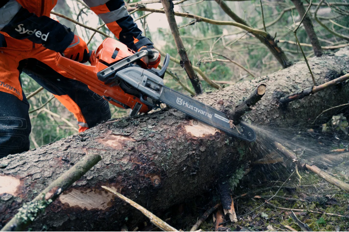 Купити Бензопила Husqvarna 572XP (9667331-18). Офіційний магазин Хускварна Україна, фірмова гарантія з доставкою по Украіні