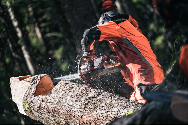 Купити Професійна акумуляторна пила Husqvarna 540iXP 1,8 кВт (9705724-14). Офіційний магазин Хускварна Україна, фірмова гарантія з доставкою по Украіні