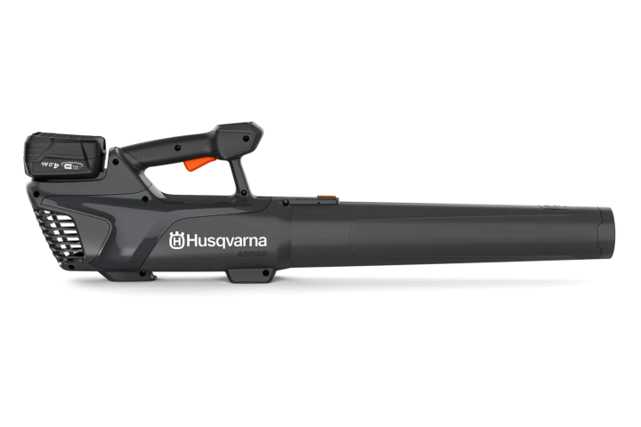 Купити Акумуляторний повітродув Husqvarna Aspire B8X-P4A KIT (АКБ+ЗП) (9706204-04). Офіційний магазин Хускварна Україна, фірмова гарантія з доставкою по Украіні