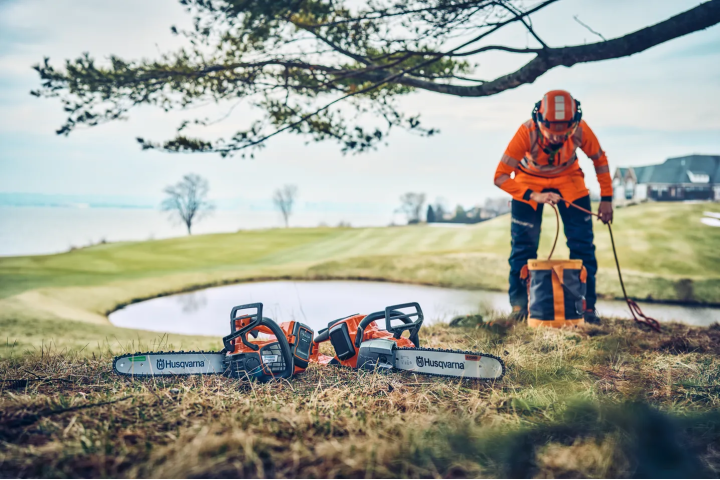 Купити Професійна акумуляторна ланцюгова пила Husqvarna 542iXP 1,8кВт. (9706470-14). Офіційний магазин Хускварна Україна, фірмова гарантія з доставкою по Украіні