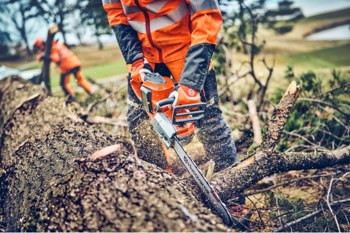 Купити Професійна акумуляторна ланцюгова пила Husqvarna 542iXP 1,8кВт. (9706470-14). Офіційний магазин Хускварна Україна, фірмова гарантія з доставкою по Украіні