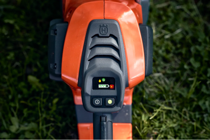 Купити Професійна акумуляторна ланцюгова пила Husqvarna 542iXP 1,8кВт. (9706470-14). Офіційний магазин Хускварна Україна, фірмова гарантія з доставкою по Украіні