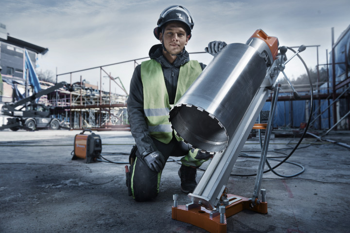 Купити Дриль бурильний Husqvarna DM 700 (9704494-01). Офіційний магазин Хускварна Україна, фірмова гарантія з доставкою по Украіні