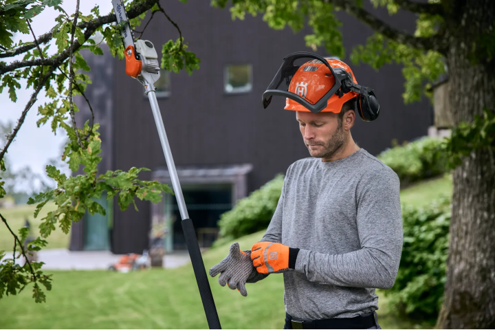 Купити Рукавиці Husqvarna Functional Light Vent, розмір 8 (5298801-08). Офіційний магазин Хускварна Україна, фірмова гарантія з доставкою по Украіні