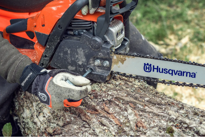 Купить Бензопила Husqvarna 135 II (9678618-14). Официальный магазин Хускварна Украина, фирменная гарантия с доставкой по Украине.