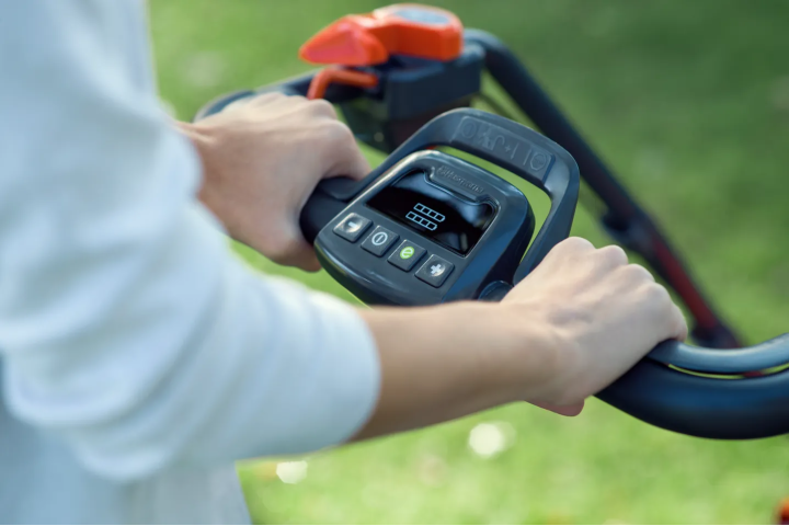 Купити Газонокосарка акумуляторна Husqvarna LC 353ivX без АКБ та ЗП (9678620-01). Офіційний магазин Хускварна Україна, фірмова гарантія з доставкою по Украіні