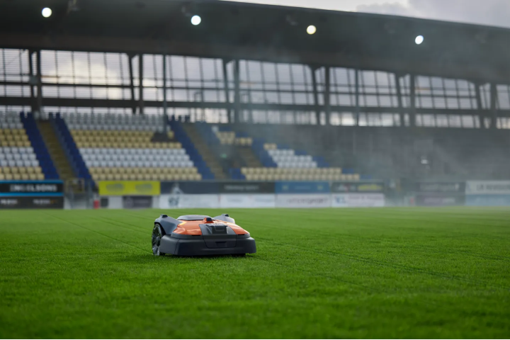 Купити Газонокосарка-робот Husqvarna AM 580 EPOS (9708038-11). Офіційний магазин Хускварна Україна, фірмова гарантія з доставкою по Украіні
