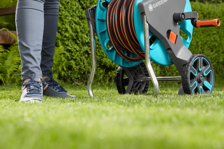 Купити Візок для шланга Gardena AguaRoll M Easy (18515-20.000.00). Офіційний магазин Хускварна Україна, фірмова гарантія з доставкою по Украіні