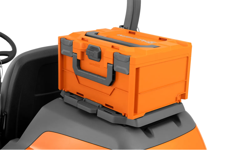 Купити Кріплення ящика Husqvarna до райдерів  R 400/P 524-ї серії (5470413-01). Офіційний магазин Хускварна Україна, фірмова гарантія з доставкою по Украіні