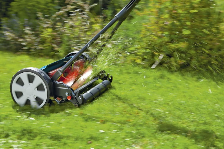 Купити Газонокосарка механічна Gardena Classic 400 (04018-20.000.00). Офіційний магазин Хускварна Україна, фірмова гарантія з доставкою по Украіні