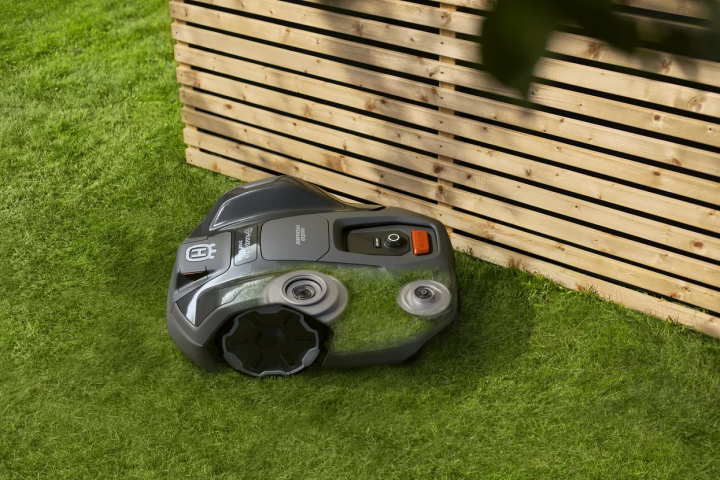 Купити Газонокосарка-робот Husqvarna AM 305E NERA (9706530-11). Офіційний магазин Хускварна Україна, фірмова гарантія з доставкою по Украіні