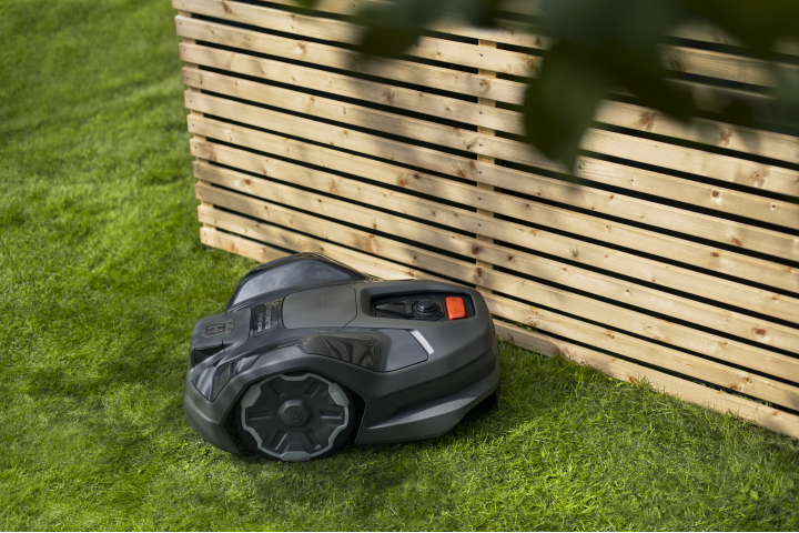Купити Газонокосарка-робот Husqvarna AM 310E NERA з системою EPOS (9706541-55). Офіційний магазин Хускварна Україна, фірмова гарантія з доставкою по Украіні