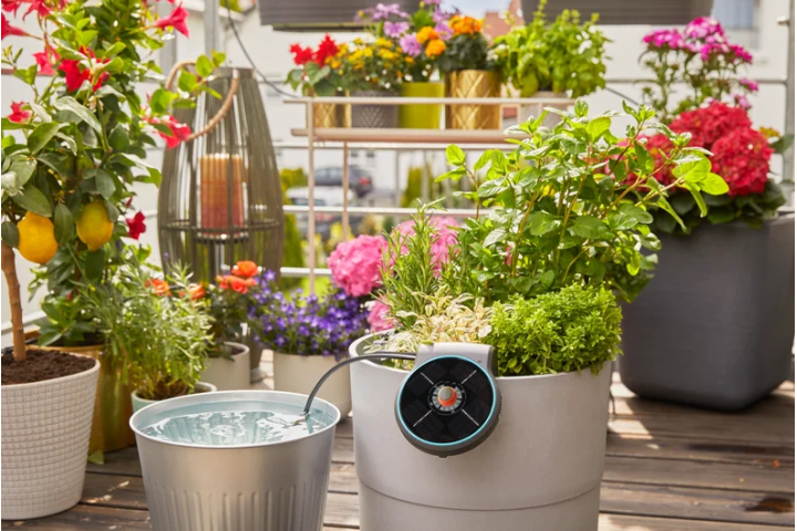 Купити Комплект Gardena AquaBloom для поливу у вихідні дні (13300-20.000.00). Офіційний магазин Хускварна Україна, фірмова гарантія з доставкою по Украіні