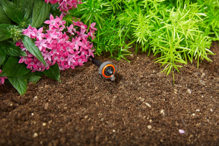 Купити Крапельниця Gardena Micro-Drip-System кінцева вирівнююча тиск 2 л/год (упаковка 10 од.) (08310-29.00.00). Офіційний магазин Хускварна Україна, фірмова гарантія з доставкою по Украіні