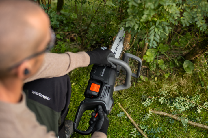 Купити Акумуляторна пила Husqvarna Aspire C15X-P4A KIT (АКБ+ЗП) (9707896-04). Офіційний магазин Хускварна Україна, фірмова гарантія з доставкою по Украіні