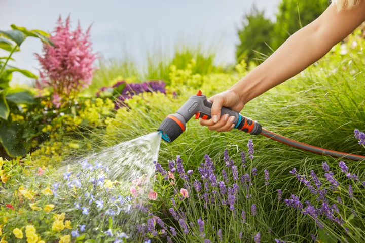 Купити Пістолет-накінечник для поливу Gardena Comfort ecoPulse (18304-20.000.00). Офіційний магазин Хускварна Україна, фірмова гарантія з доставкою по Украіні