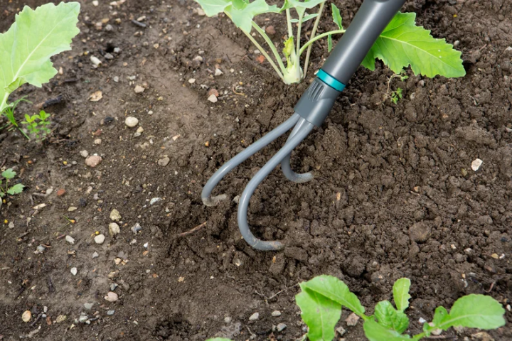 Купити Прополювач Gardena NatureLine, 9 см, три зубця (17108-20.000.00). Офіційний магазин Хускварна Україна, фірмова гарантія з доставкою по Украіні