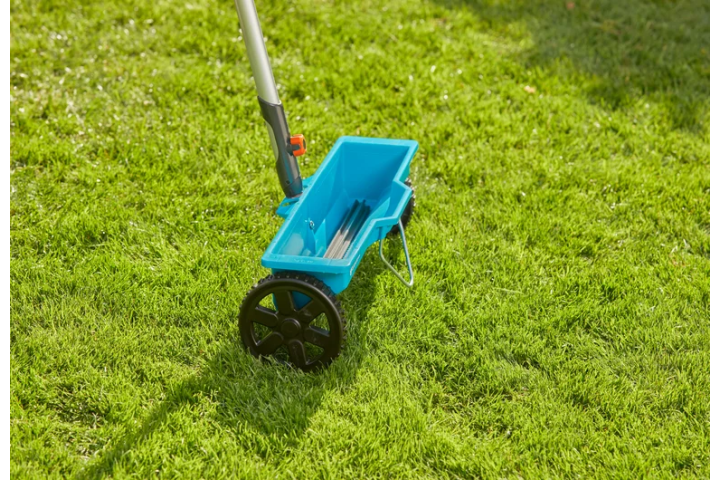 Купити Розкидувач-сівалка Gardena Combisystem , 40 см, 3 л (00420-20.000.00). Офіційний магазин Хускварна Україна, фірмова гарантія з доставкою по Украіні
