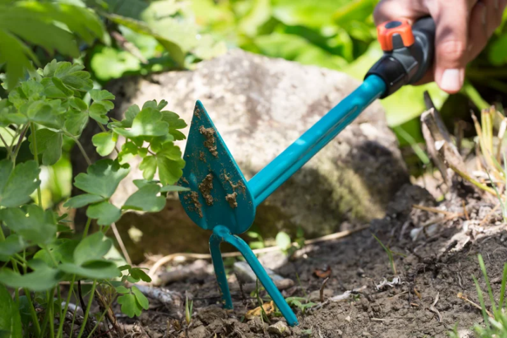 Купити Сапка ручна Gardena Combisystem Classic Ergo трикутна, 6 см, 2 зубця (08911-20.000.00). Офіційний магазин Хускварна Україна, фірмова гарантія з доставкою по Украіні