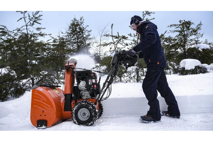 Купити Снігоочисник Husqvarna ST 330 (9705291-01). Офіційний магазин Хускварна Україна, фірмова гарантія з доставкою по Украіні