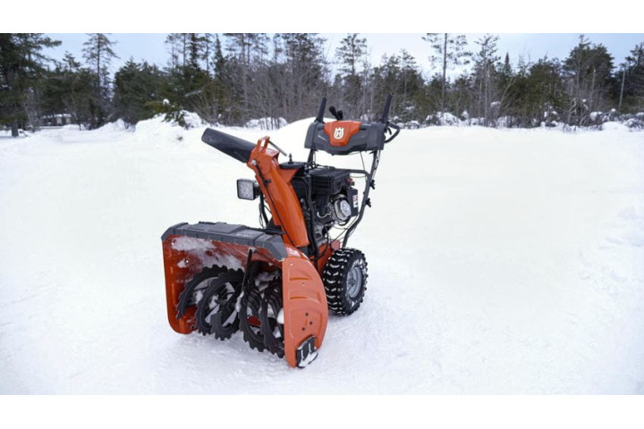 Купити Снігоочисник Husqvarna ST 330 (9705291-01). Офіційний магазин Хускварна Україна, фірмова гарантія з доставкою по Украіні