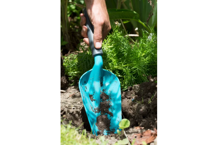 Купити Совок большой ручной Gardena Classic Ergo, 12 см (08953-20.000.00). Офіційний магазин Хускварна Україна, фірмова гарантія з доставкою по Украіні