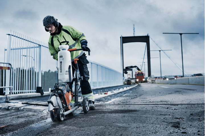 Купити Візок бензоріза з баком Husqvarna КV 7, до K770 (5877684-01). Офіційний магазин Хускварна Україна, фірмова гарантія з доставкою по Украіні